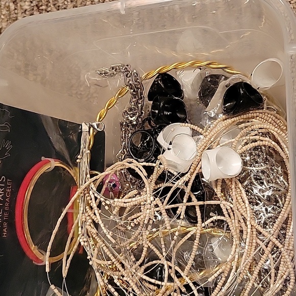 Lot of Jewelry for Crafting - Picture 4 of 5